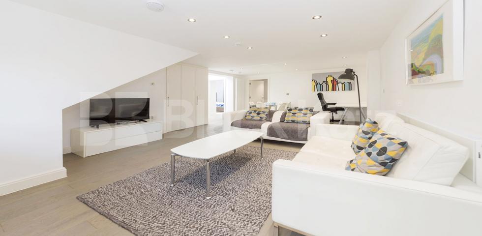 Modern and Central Apartment Newburgh Road, Acton